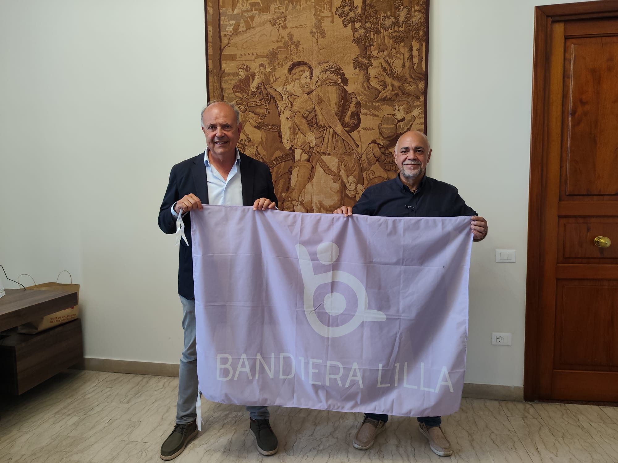 Il Comune di Milazzo conferma la Bandiera Lilla: un nuovo riconoscimento all’accessibilità e all’inclusione.
