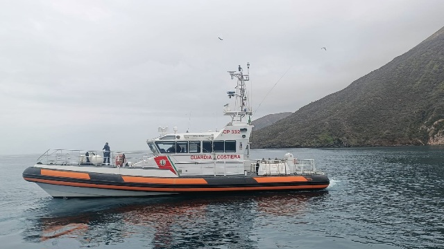 Diciotto ore di emergenze alle Eolie: affonda un’imbarcazione, gommone alla deriva nella notte