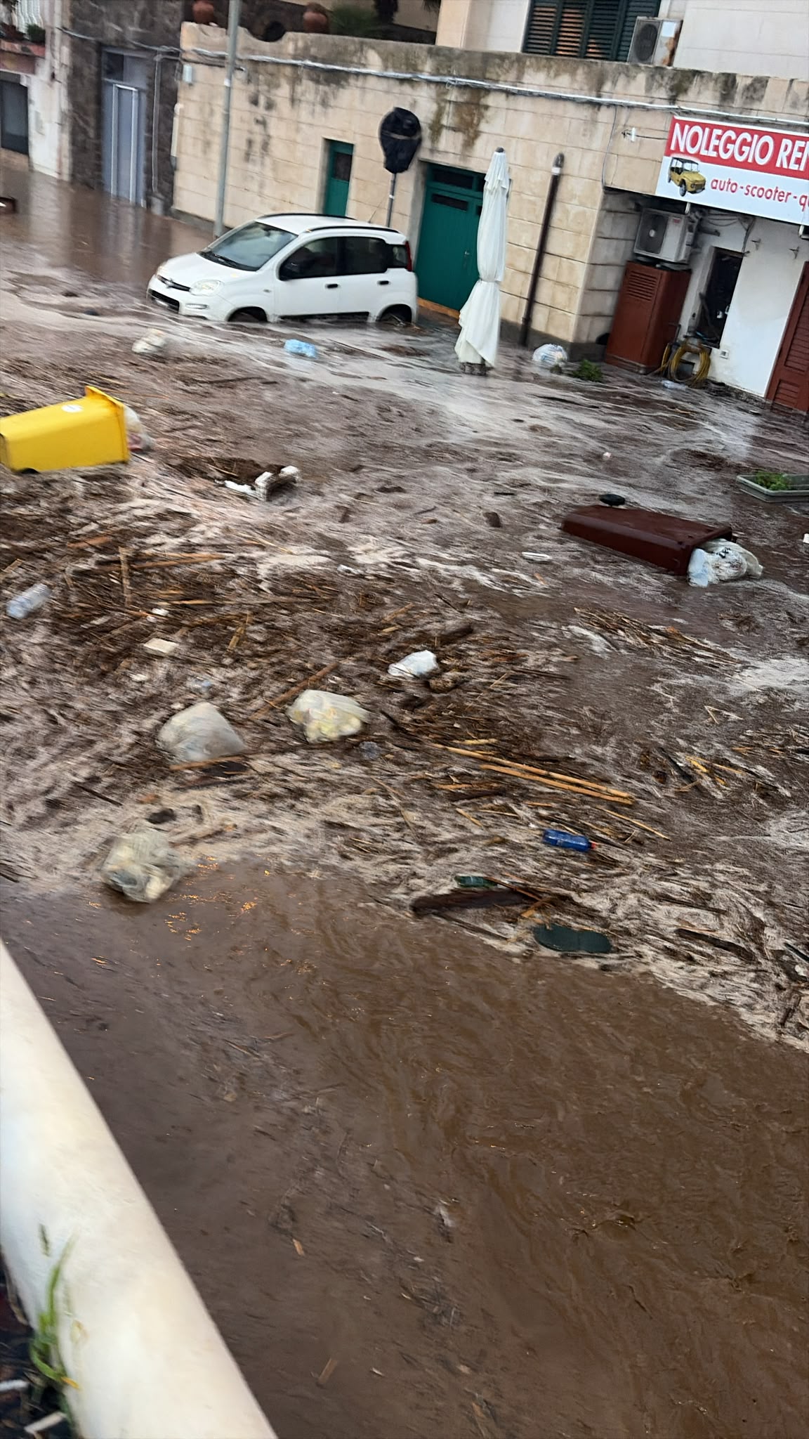 Lipari Sommersa: L’Elogio dei Soccorsi e l’Ombra del Disastro Annunciato