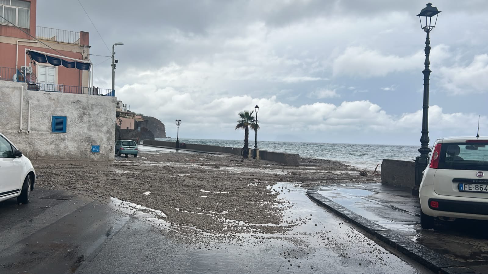 Lipari travolta da fango e allagamenti, il Ministro Musumeci garantisce massima attenzione dal Governo