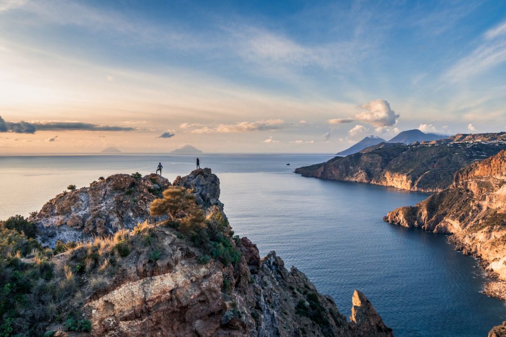 TURISMO SOSTENIBILE ED ESPERIENZE IDENTITARIE: LE 14 ISOLE DI SICILIA AL TTG DI RIMINI