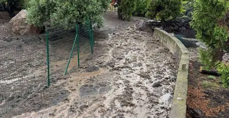 La Pro Loco Amo Stromboli chiede interventi immediati su caditoie e torrenti prima delle piogge autunnali, denunciando ritardi nella messa in sicurezza dell’isola.